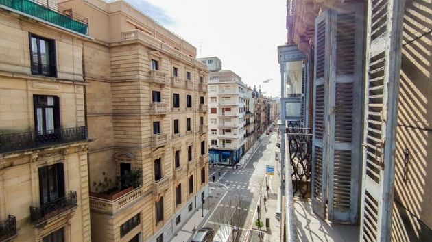 Foto 2 de Pis en lloguer a Centro - San Sebastián-Donostia de 2 habitacions amb mobles i balcó