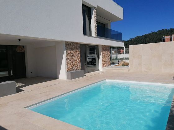 Foto 1 de Venta de chalet en Dorneda de 4 habitaciones con terraza y piscina