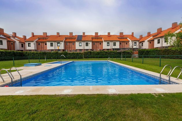 Foto 1 de Casa en venta en Las Villas - Sta Ana de 5 habitaciones con terraza y piscina