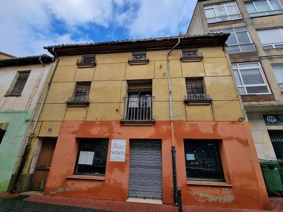 Foto 1 de Venta de casa adosada en calle Cristobal Colon de 5 habitaciones con balcón