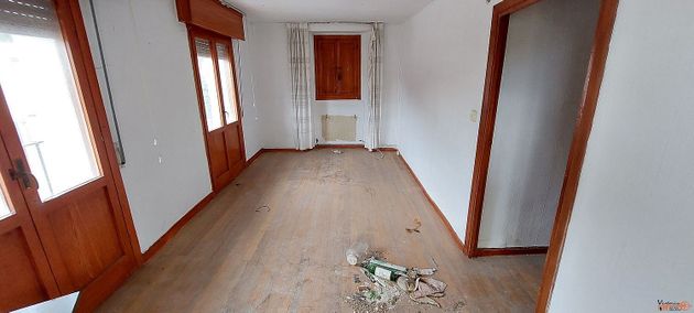 Foto 1 de Venta de casa en Otañes - Talledo de 5 habitaciones con balcón