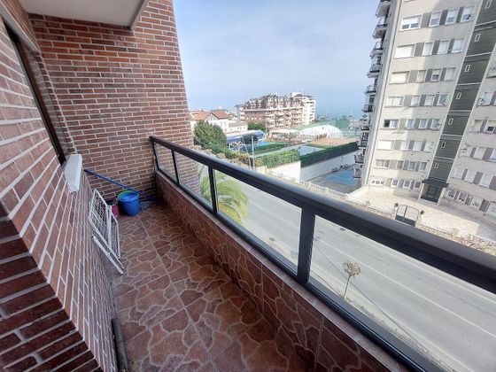 Foto 2 de Piso en venta en Castro de 4 habitaciones con terraza y garaje