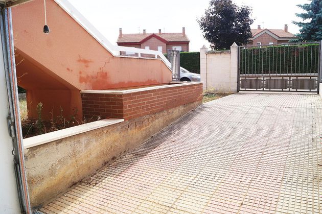 Foto 2 de Casa en venda a urbanización Via la Plata de 4 habitacions amb terrassa i piscina