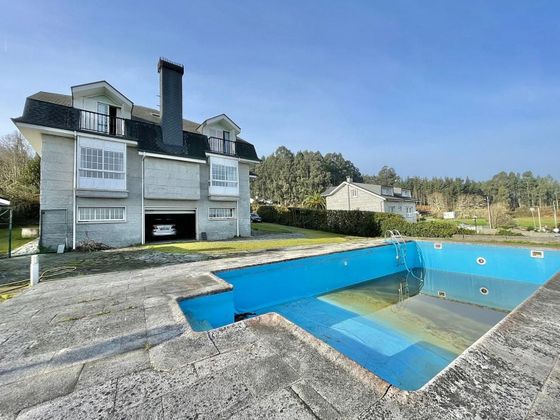 Foto 2 de Chalet en venta en Bergondo de 4 habitaciones con terraza y piscina