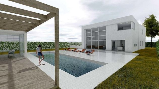 Foto 1 de Chalet en venta en Laguna de Duero de 5 habitaciones con terraza y piscina