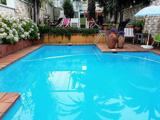 Foto 2 de Casa adossada en venda a Llanera de 6 habitacions amb terrassa i piscina