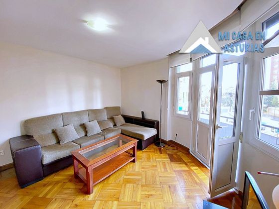 Foto 2 de Alquiler de piso en Auditorio - Parque Invierno de 3 habitaciones con terraza y muebles