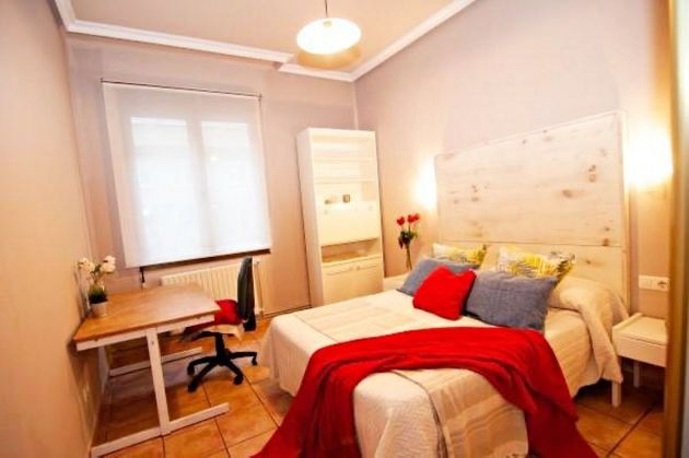 Foto 1 de Pis en venda a Santo Domingo de 4 habitacions amb mobles i calefacció