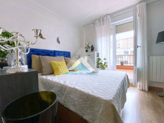 Foto 2 de Pis en venda a Tenderina Baja - Ventanielles de 3 habitacions amb terrassa i balcó