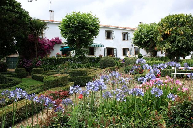 Foto 1 de Xalet en venda a Oleiros pueblo de 6 habitacions amb terrassa i jardí