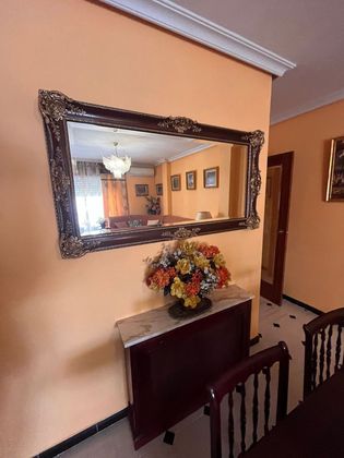 Foto 2 de Pis en lloguer a Casco Antiguo de 4 habitacions amb mobles i aire acondicionat