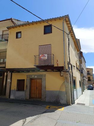 Foto 2 de Venta de casa adosada en calle San Pedro de 4 habitaciones con balcón