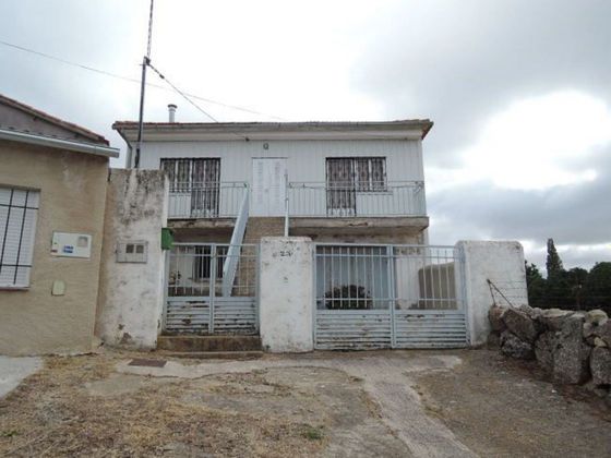 Foto 2 de Casa en venta en calle General Mola de 3 habitaciones con terraza y garaje