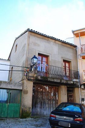 Foto 2 de Casa en venda a plaza De la Iglesia amb jardí i balcó