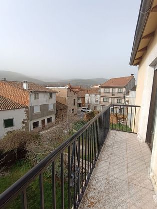 Foto 1 de Venta de piso en Becedas de 2 habitaciones con terraza y garaje