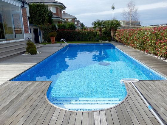 Foto 1 de Venta de chalet en Corvera de Asturias de 4 habitaciones con terraza y piscina