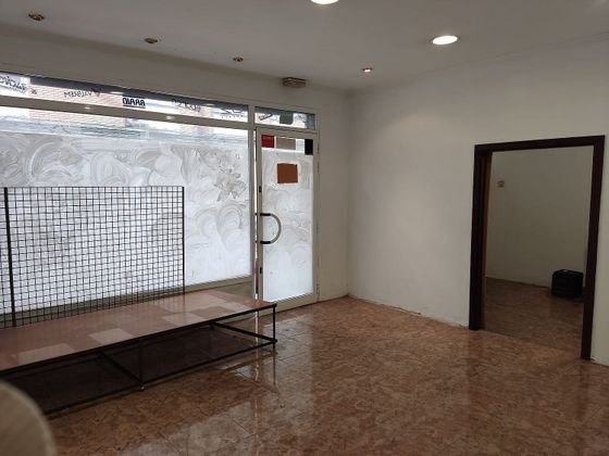 Foto 1 de Alquiler de local en La Calzada de 100 m²