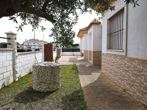 Foto 2 de Xalet en venda a calle Bartolomé de Las Casas de 4 habitacions amb terrassa i piscina