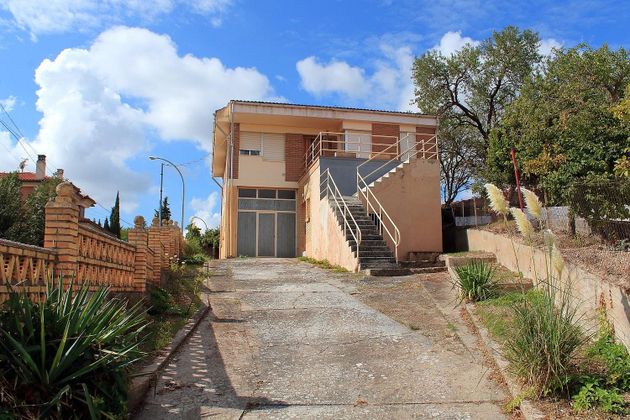 Foto 1 de Xalet en venda a Dueñas de 6 habitacions amb garatge i jardí