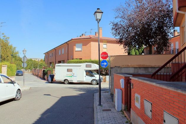 Foto 1 de Venta de casa en Fuensaldaña de 3 habitaciones con terraza y garaje