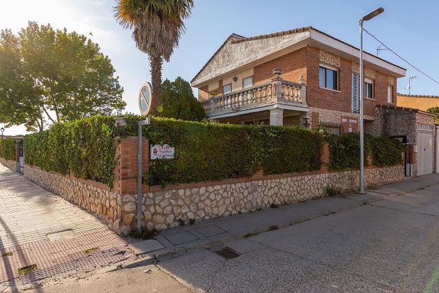 Foto 1 de Xalet en venda a Laguna de Duero de 4 habitacions amb terrassa i jardí