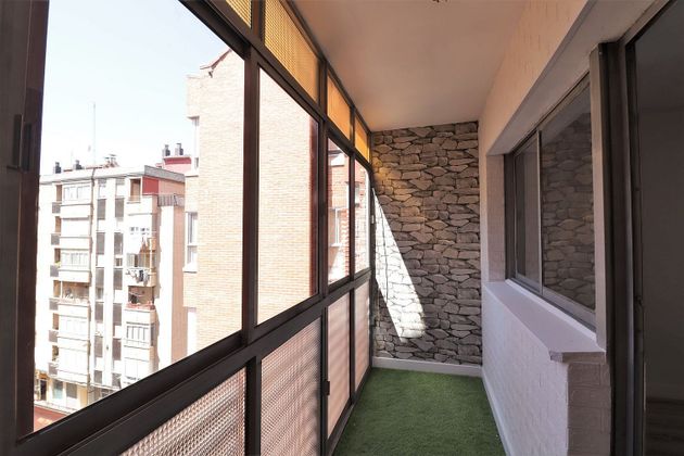 Foto 1 de Venta de piso en calle De la Transición de 3 habitaciones con terraza y garaje