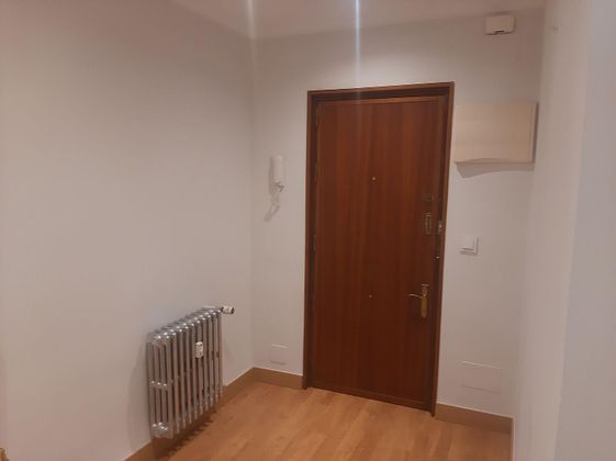 Foto 2 de Piso en alquiler en Pº Zorrilla - Cuatro de Marzo de 3 habitaciones con muebles y balcón
