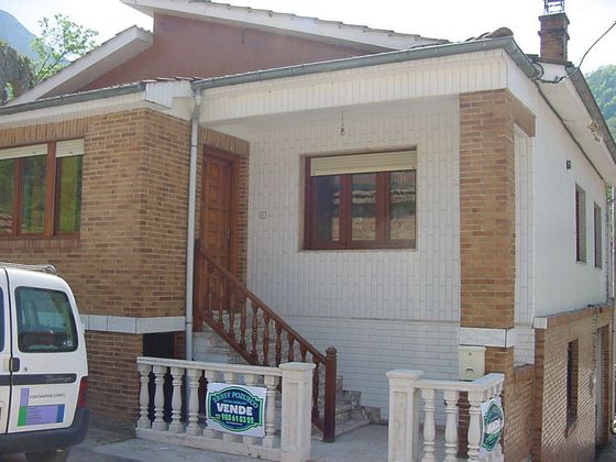 Foto 1 de Casa en venda a Laviana de 3 habitacions amb terrassa i calefacció