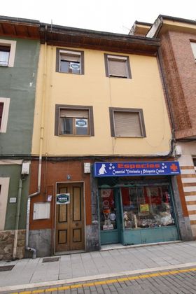 Foto 2 de Casa adosada en venta en calle Padre Valdés de 6 habitaciones y 129 m²
