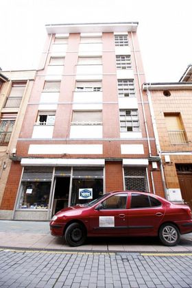 Foto 1 de Venta de piso en calle Leopoldo Fernández Nespral de 6 habitaciones con terraza y calefacción