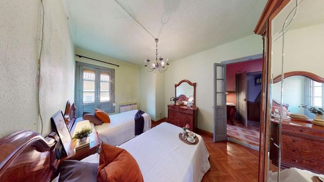 Foto 2 de Casa adossada en venda a Laviana de 4 habitacions amb calefacció
