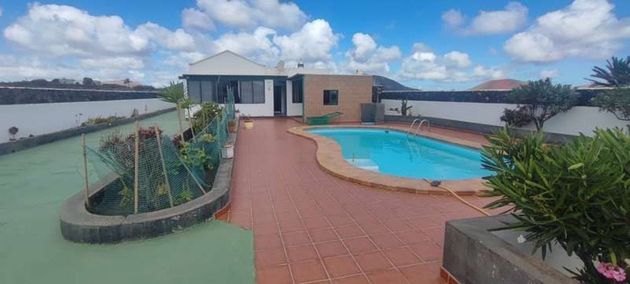 Foto 2 de Casa en venta en Masdache de 4 habitaciones con terraza y piscina