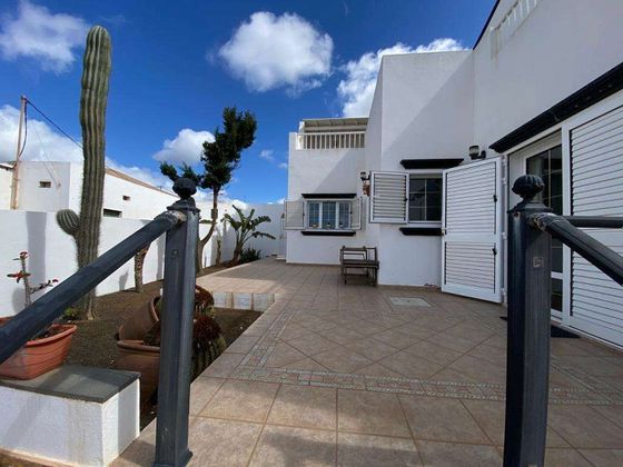 Foto 2 de Casa en venta en Tías pueblo de 4 habitaciones con terraza y piscina
