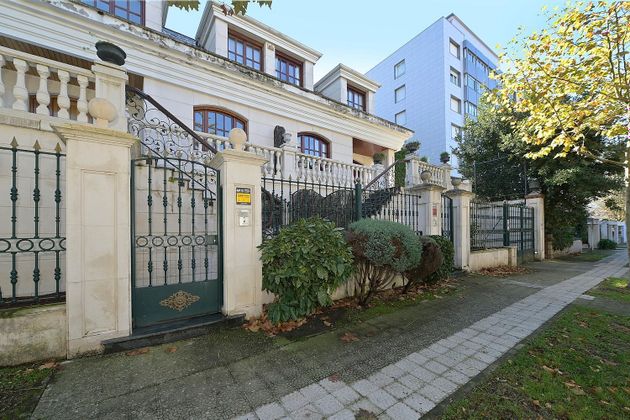 Foto 2 de Casa en venta en calle Ramón y Cajal de 4 habitaciones con terraza y garaje