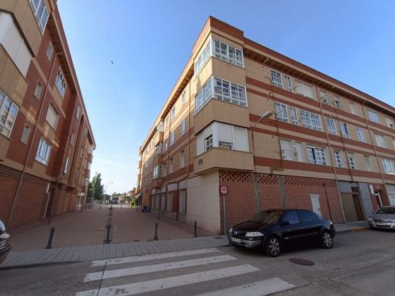 Foto 1 de Pis en venda a Peñafiel de 3 habitacions amb garatge i ascensor