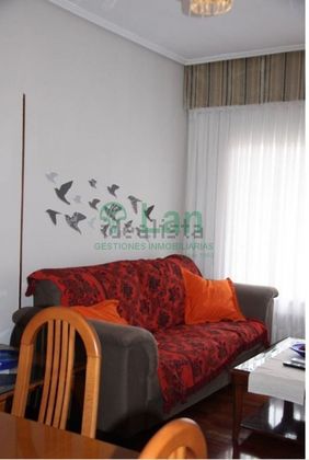 Foto 2 de Piso en alquiler en San Pedro de Deusto-La Ribera de 3 habitaciones con terraza y muebles