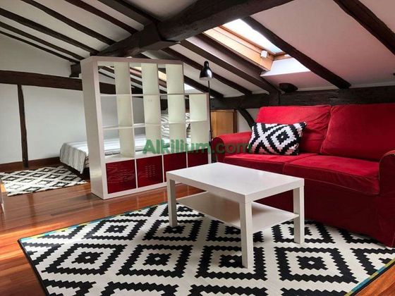 Foto 1 de Pis en lloguer a Casco Viejo de 1 habitació amb mobles i calefacció
