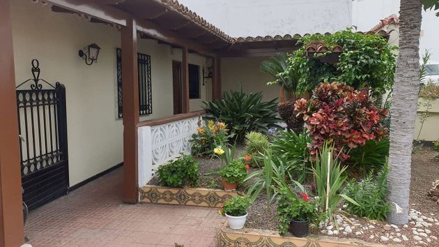 Foto 2 de Venta de chalet en Tejina de 7 habitaciones con terraza y jardín