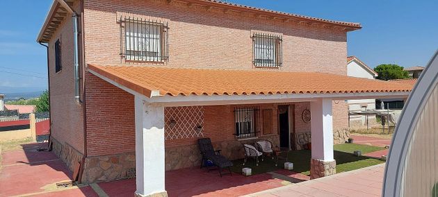 Foto 1 de Venta de chalet en Casar de Escalona (El) de 3 habitaciones con piscina y garaje