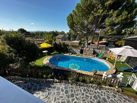 Foto 1 de Chalet en venta en Escalona de 4 habitaciones con terraza y piscina