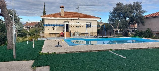 Foto 1 de Venta de chalet en Casar de Escalona (El) de 3 habitaciones con piscina y garaje