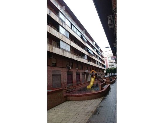 Foto 1 de Piso en venta en Crevillent de 5 habitaciones con balcón y aire acondicionado