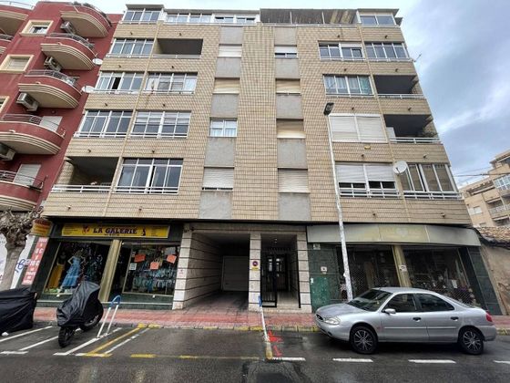 Foto 1 de Pis en venda a Centro - Torrevieja de 3 habitacions amb balcó i ascensor