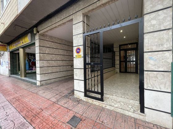 Foto 2 de Pis en venda a Centro - Torrevieja de 3 habitacions amb balcó i ascensor