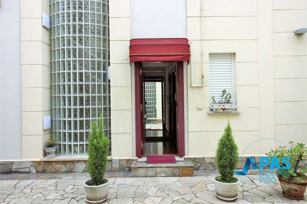Foto 2 de Casa adosada en venta en Cuatro Caminos de 4 habitaciones con garaje y jardín