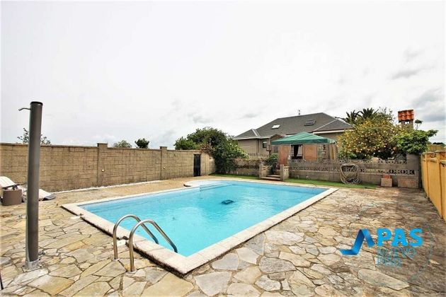Foto 1 de Xalet en venda a Peñacastillo - Nueva Montaña de 4 habitacions amb terrassa i piscina