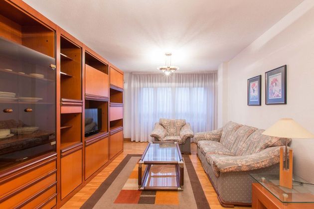 Foto 2 de Alquiler de piso en Milagrosa de 3 habitaciones con garaje y muebles