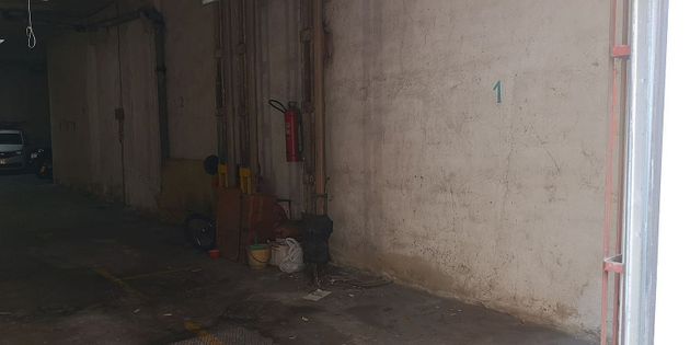 Foto 2 de Garaje en venta en calle Villanueva de 21 m²