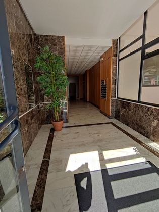 Foto 2 de Venta de piso en calle García del Real de 2 habitaciones con terraza y garaje