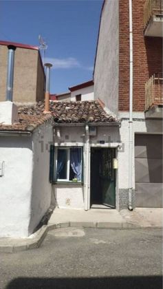Foto 1 de Casa adossada en venda a calle Huerto de 1 habitació amb calefacció